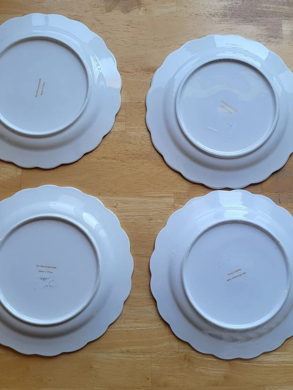 Yedi White with Silver Bow and Trim Dinner Plates 10”Set of 4 Ceramic Brand New
